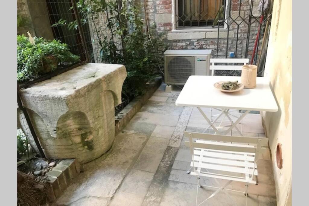 Appartamento Tipico Con Corte Privata Venedig Eksteriør billede