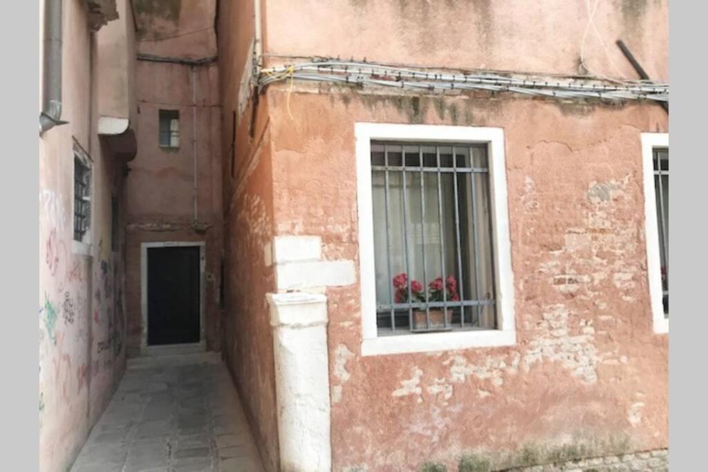 Appartamento Tipico Con Corte Privata Venedig Eksteriør billede