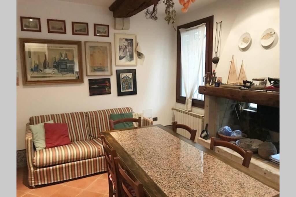 Appartamento Tipico Con Corte Privata Venedig Eksteriør billede