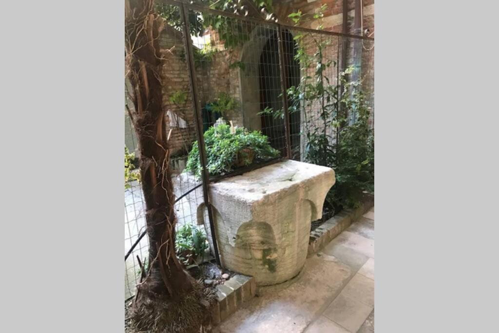 Appartamento Tipico Con Corte Privata Venedig Eksteriør billede